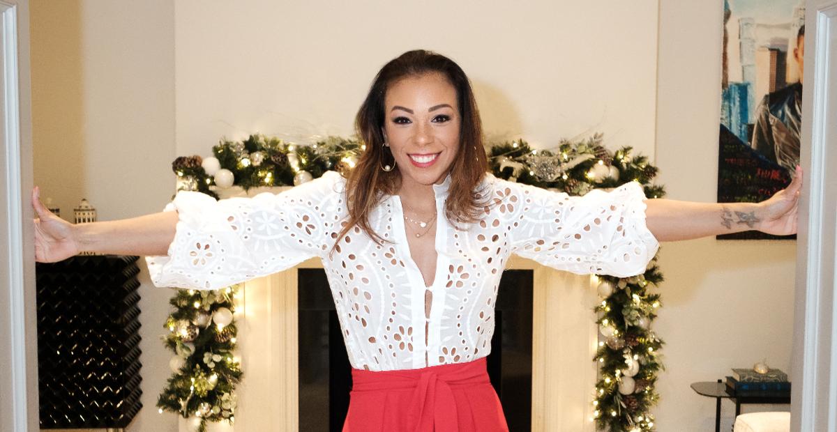 Belle Silva abre as portas de sua casa e mostra sua decoração de Natal em ensaio de fotos