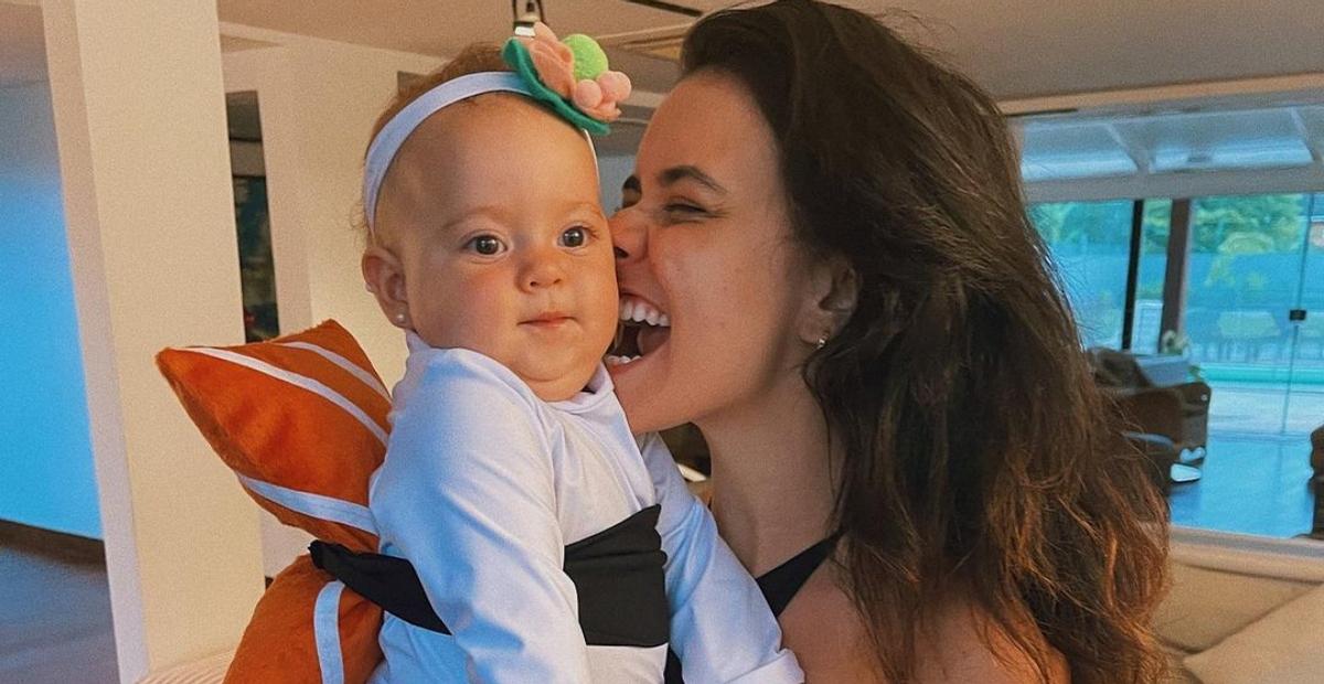 Com cliques fofos, Talita Younan celebra os 11 meses da filha, Isabel: ”Você é tudo de bom”