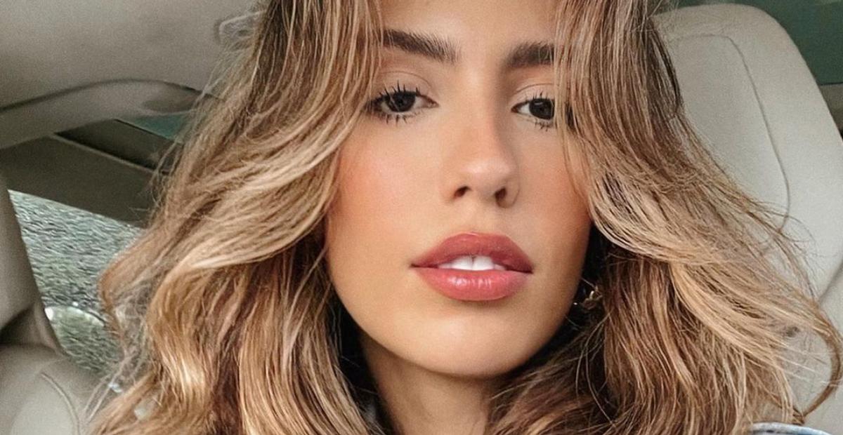 Com look impecável, Gabi Brandt passeia de helicóptero e chama atenção da web: ”Perfeita demais”