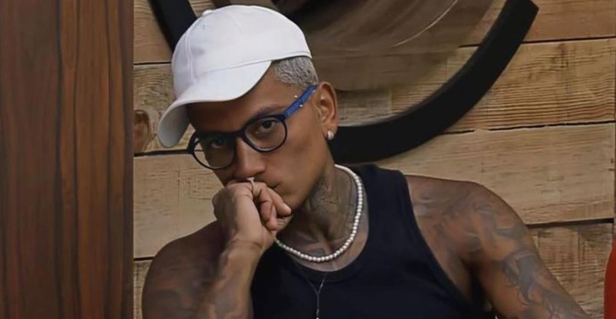Durante live do eliminado, Dynho fala sobre Mirella: ”Eu sei do meu sentimento por ela”