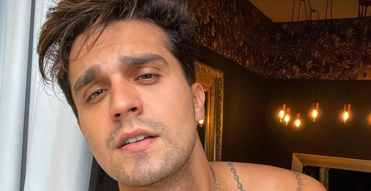 Luan Santana recebe certificados durante show no Rio de Janeiro e celebra: ”Surpresa de receber”