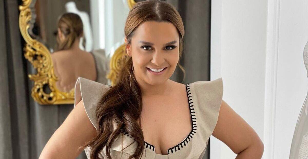 De vestido com corrente, Maiara exibe curvas impecáveis e choca com tanta beleza