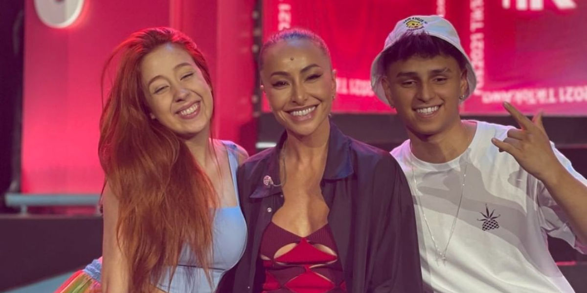 Ao lado de influenciadores, Sabrina Sato mostra bastidores dos ensaios para o TikTok Awards