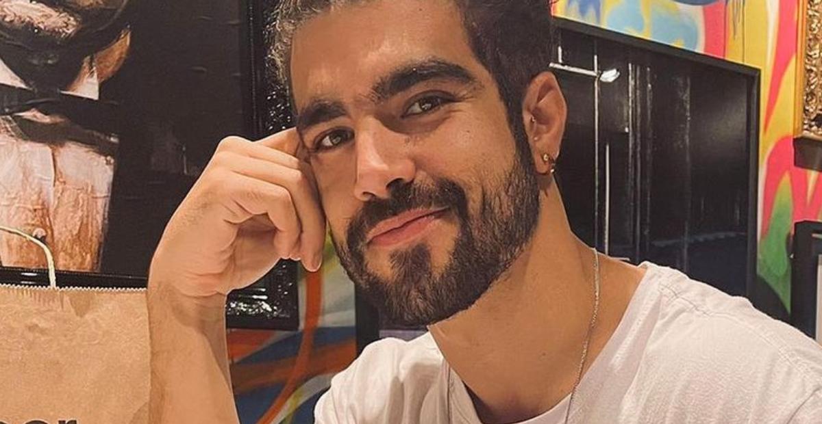 Sem camisa, Caio Castro dá show de rebolado na academia e ganha elogios dos fãs