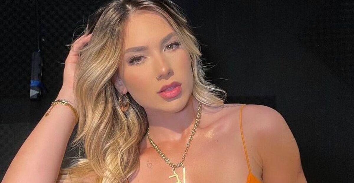 Virginia Fonseca surge com look brilhante e decotado para noite de premiação: ”Prontíssima!”