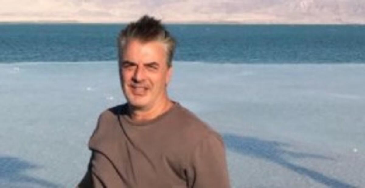 Chris Noth, ator de Sex and the City, é acusado de estupro por duas mulheres