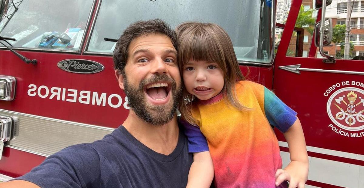 Duda Nagle mostra passeio com Zoe no Corpo de Bombeiros: ”Heróis da vida real”
