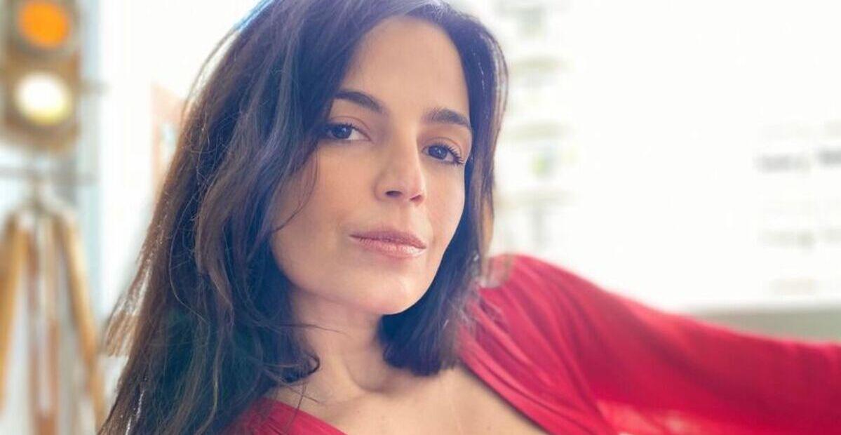 Emanuelle Araújo aparece deslumbrante em novo clique: ”Sextou na luz e amor”