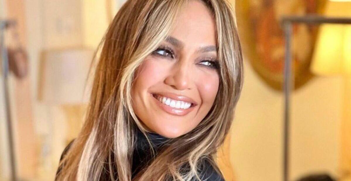 Jennifer Lopez posa para clique ousado e arranca elogios dos fãs