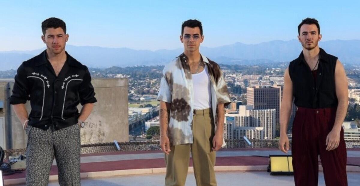 Jonas Brothers aparecem em vídeo engraçado com o Presidente dos Estados Unidos
