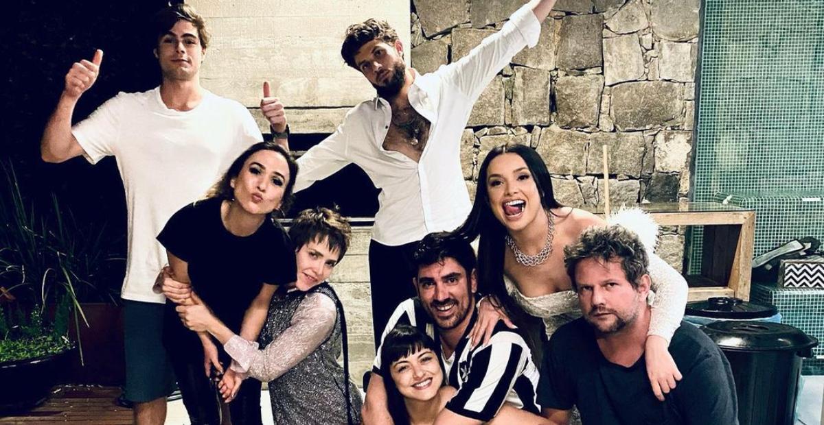 Marcelo Adnet reúne famosos em casa após gravação dos Melhores do Ano