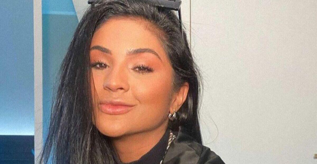Mileide Mihaile arranca elogios dos fãs ao aparecer com vestido branco decotado
