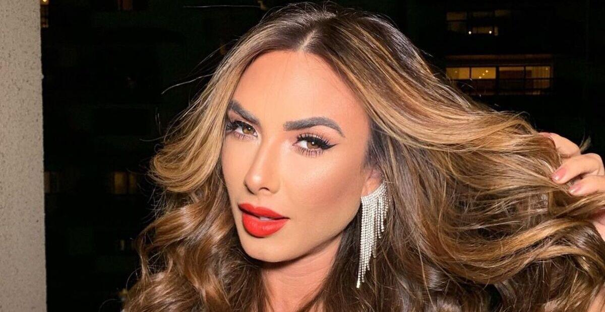 Nicole Bahls impressiona ao mostrar árvore de Natal majestosa de sua mansão