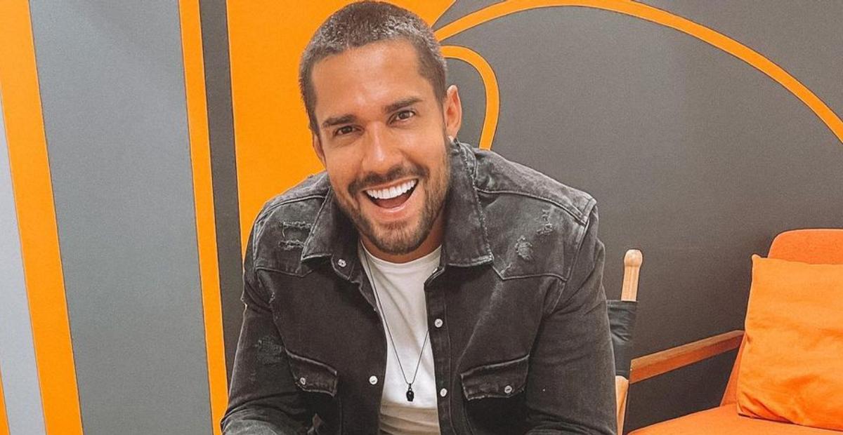 Após passar o ano confinado em reality shows, Bil Araújo brinca: ”Preciso de um lugar para morar”