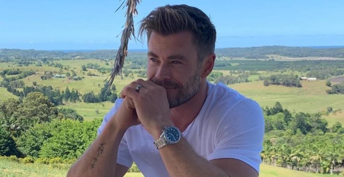 Chris Hemsworth mostra filho atirando flecha de brinquedo e fãs disparam: ”Gavião Arqueiro X Thor”