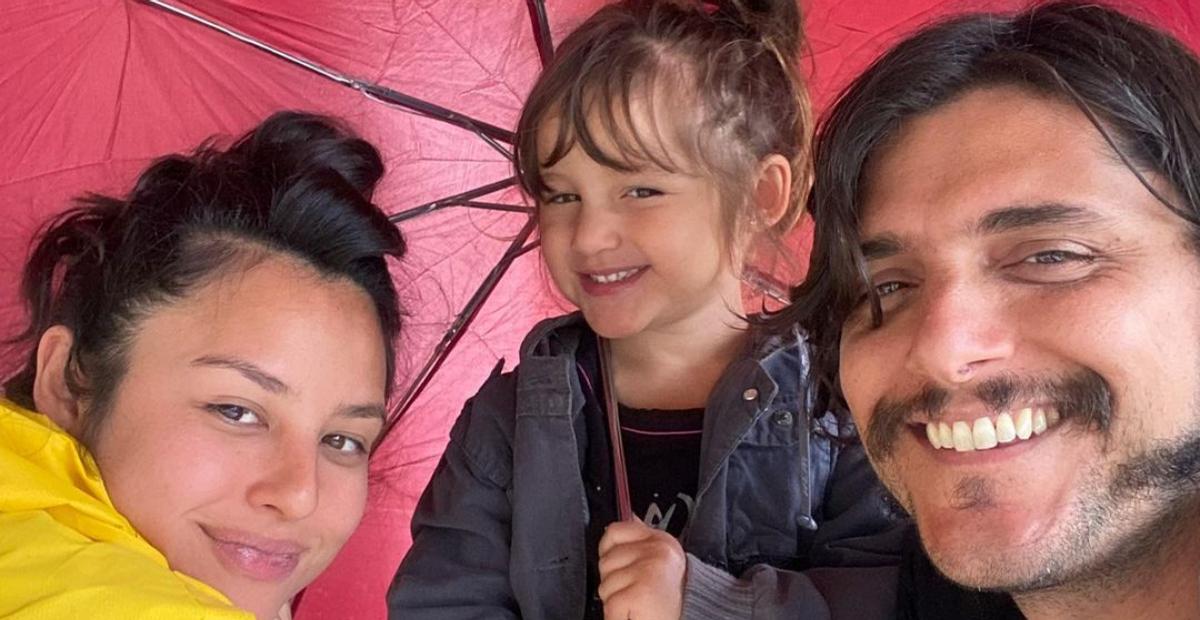 Prestes a ser papai pela 2ª vez, Bruno Gissoni posta foto de Yanna Lavigne e Madalena na praia