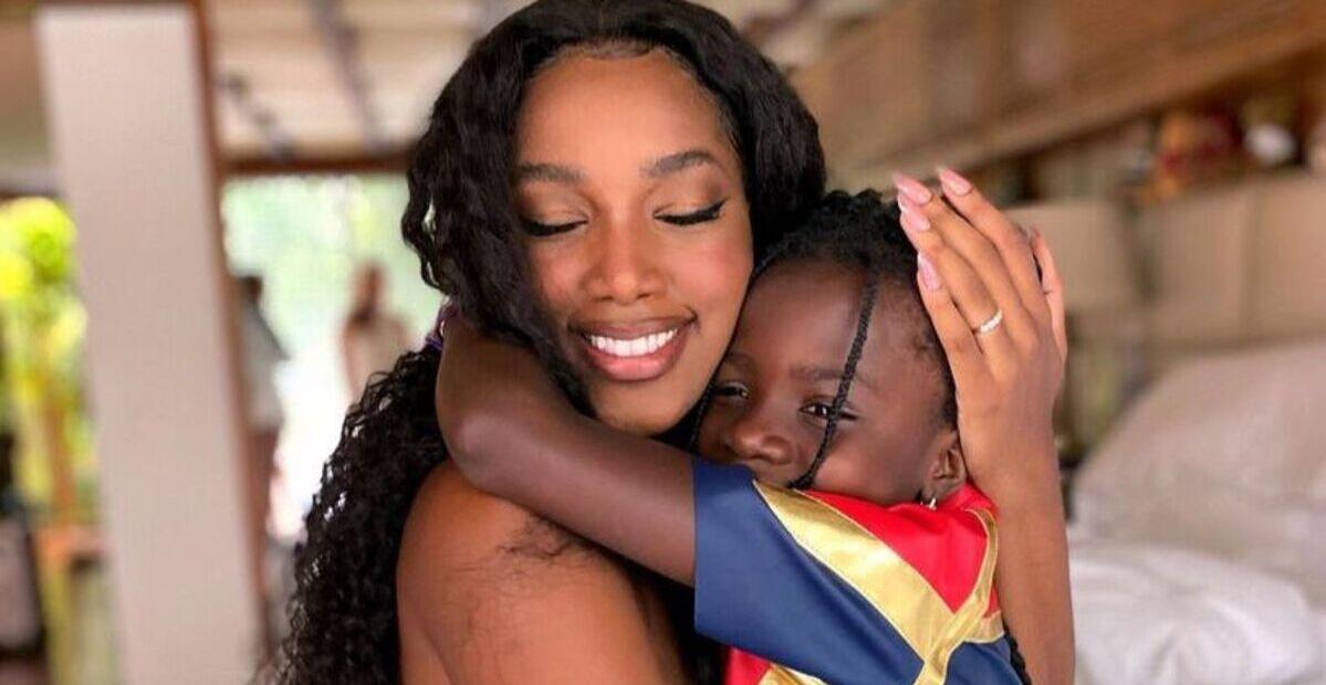 Giovanna Ewbank exibe cena especial entre Titi e IZA: ”Confesso que chorei”