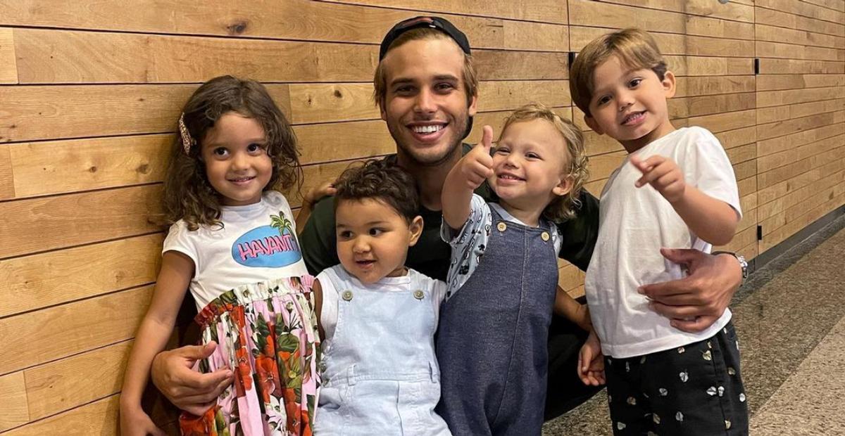 Jonathan Couto visita exposição de Natal com José, João e Mada e lamenta falta de Josué