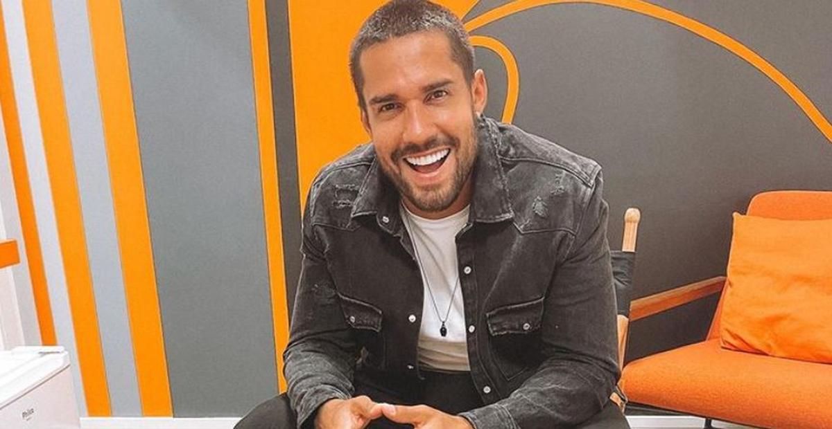 Após ‘A Fazenda 13’, Bil Araújo troca beijos com ex-peoa e web dispara: ”Vem, Power Couple”
