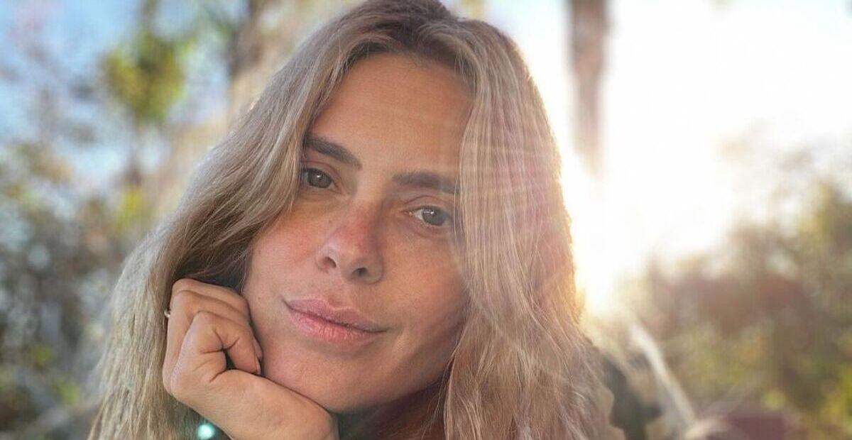 Carolina Dieckmann puxa o biquíni até o limite e exibe corpão escultural: ”Verão”