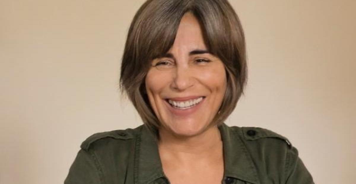 Em clima de fim de ano, Gloria Pires toma banho de cachoeira: ”Lavando a alma para 2022”