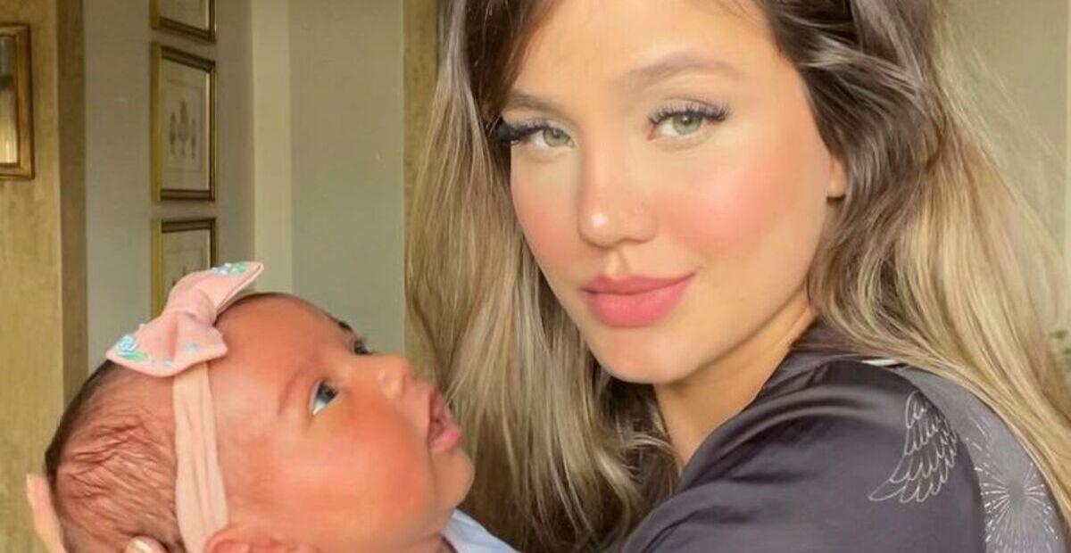 Biah Rodrigues destaca semelhanças entre ela e a filha: ”Mini me”