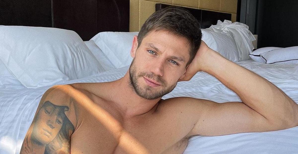 Sem camisa, Jonas Sulzbach toma banho e deixa fãs babando: ”Perfeito demais”