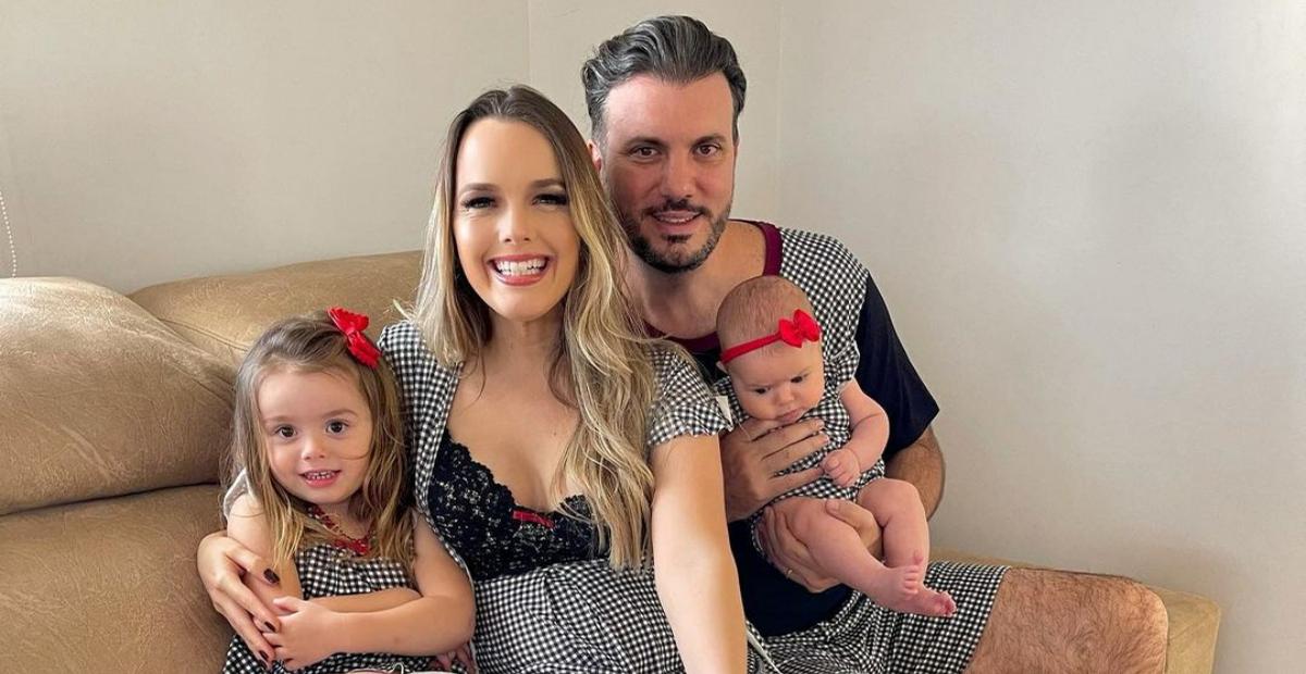 Thaeme Mariôto e família surgem com looks combinando: ”Esperei tanto tempo pra viver esse momento”