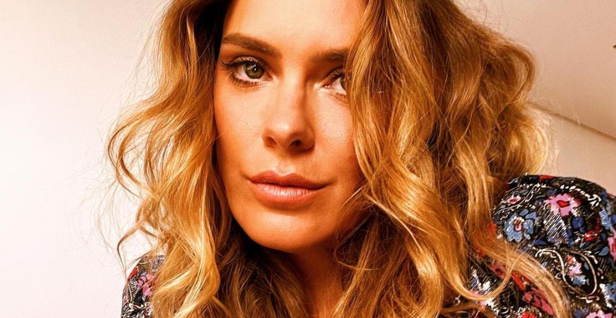 Carolina Dieckmann celebra a chegada do verão: ”Meu carregador de bateria”