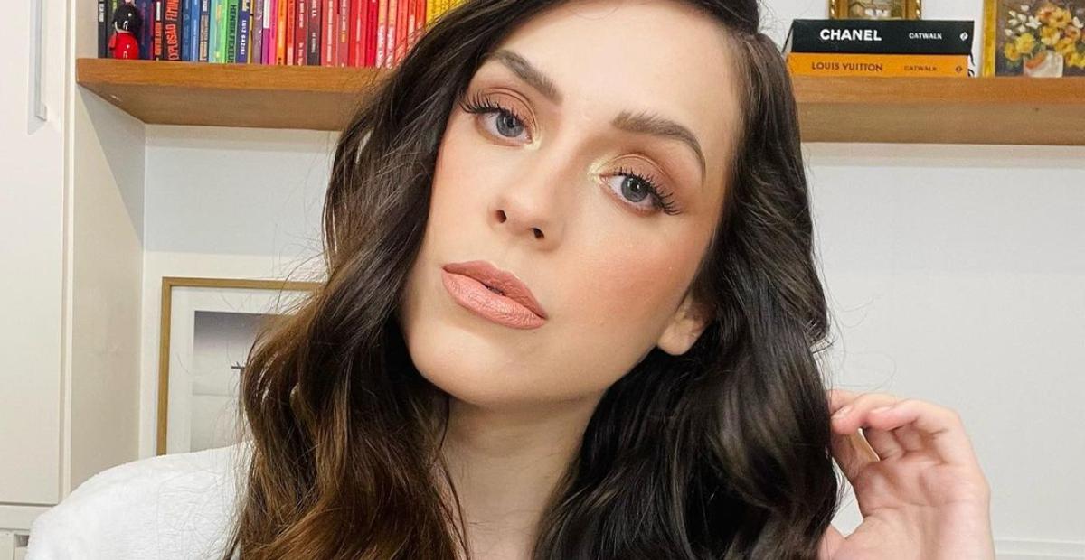 Cotada para o BBB22, Sophia Abrahão exibe shape sarado só de biquíni durante viagem pelo Ceará