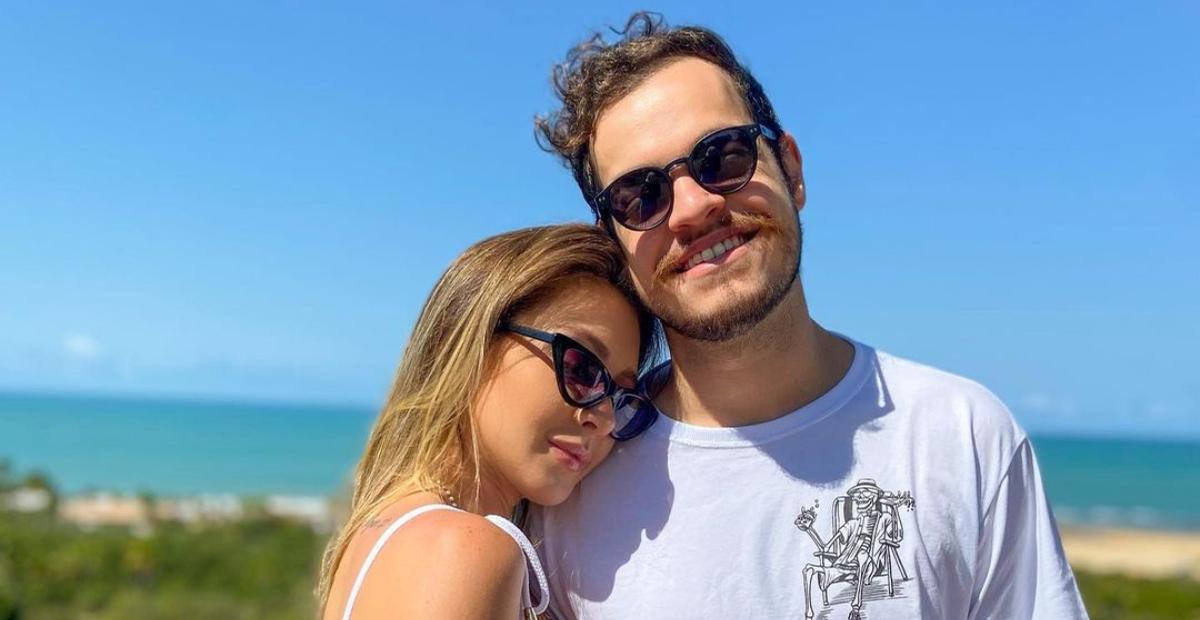 Bhaskar celebra 5 anos ao lado de Carol Cola: ”Que venham mais 50”