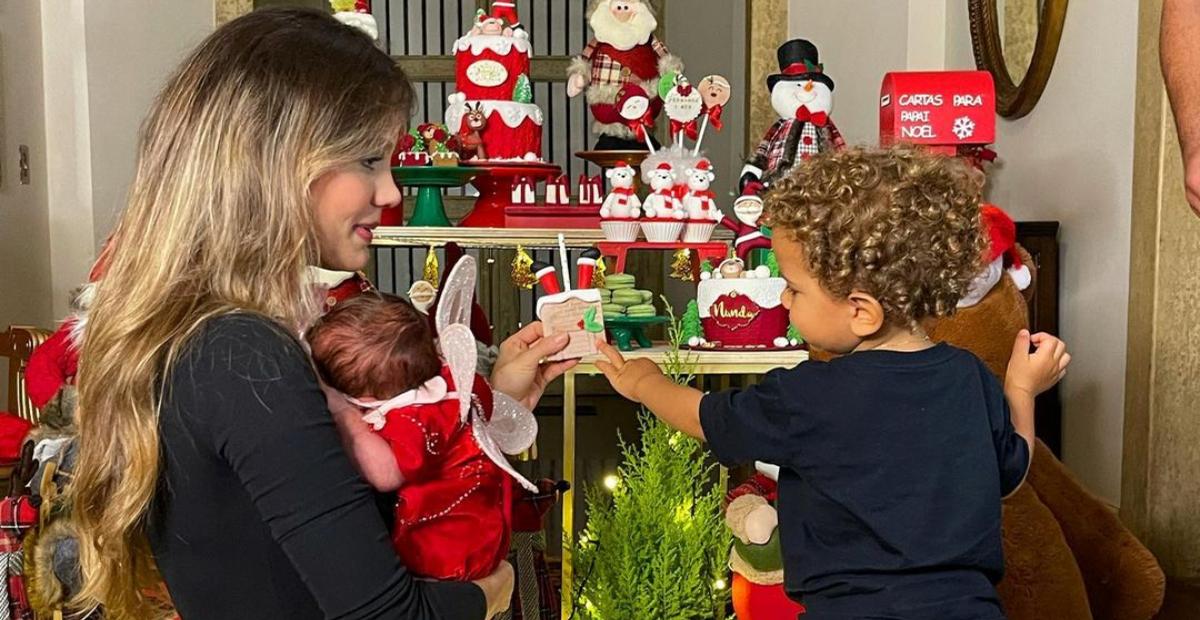 Biah Rodrigues aproveita fim de tarde na companhia dos filhos, Theo e Fernanda