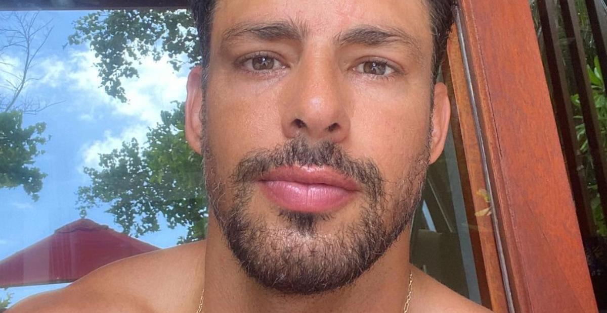 Cauã Reymond aproveita banho de cachoeira e arranca suspiros da web: ”Lindo demais”