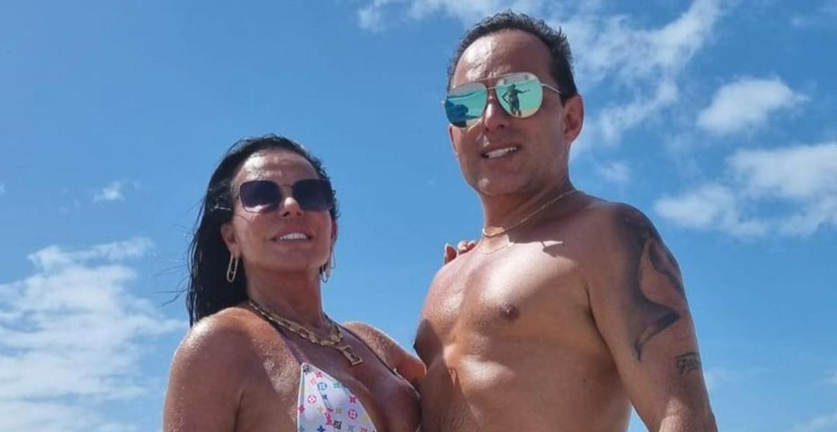 Gretchen curte praia em clima de romance ao lado do marido: ”Começando nossas férias!”