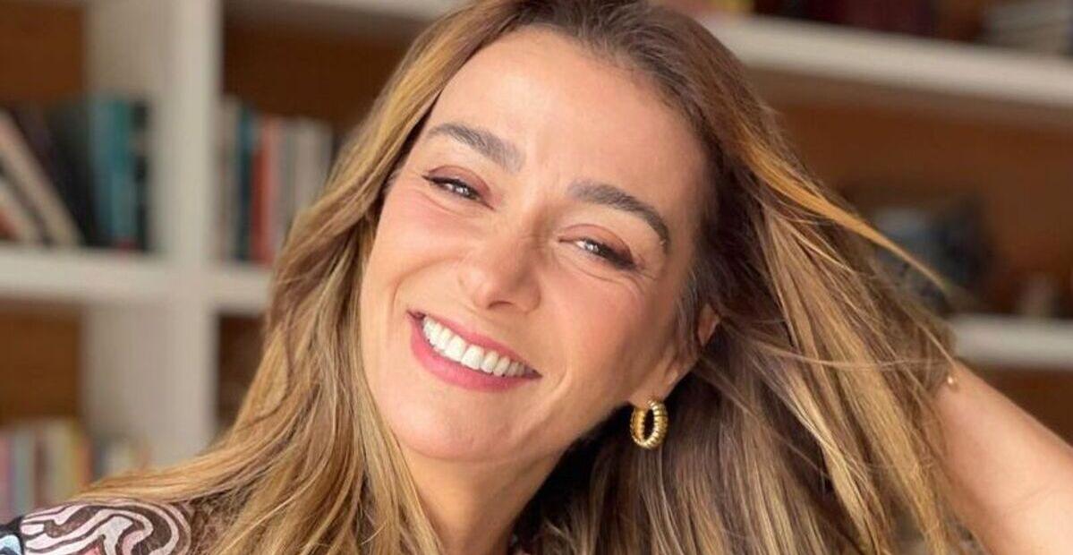Mônica Martelli compartilha os cliques das férias ao lado do namorado na Bahia