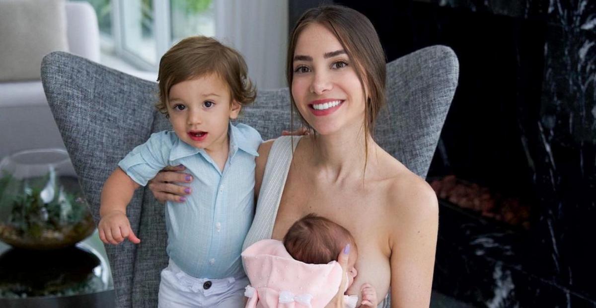 Romana Novais surge em vídeo perfeito montando árvore de Natal com Ravi e Raika