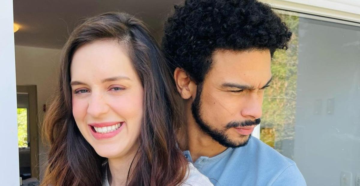 Sophia Abrahão ajuda Sérgio Malheiros a praticar esporte e brinca: ”Dia de assistente”