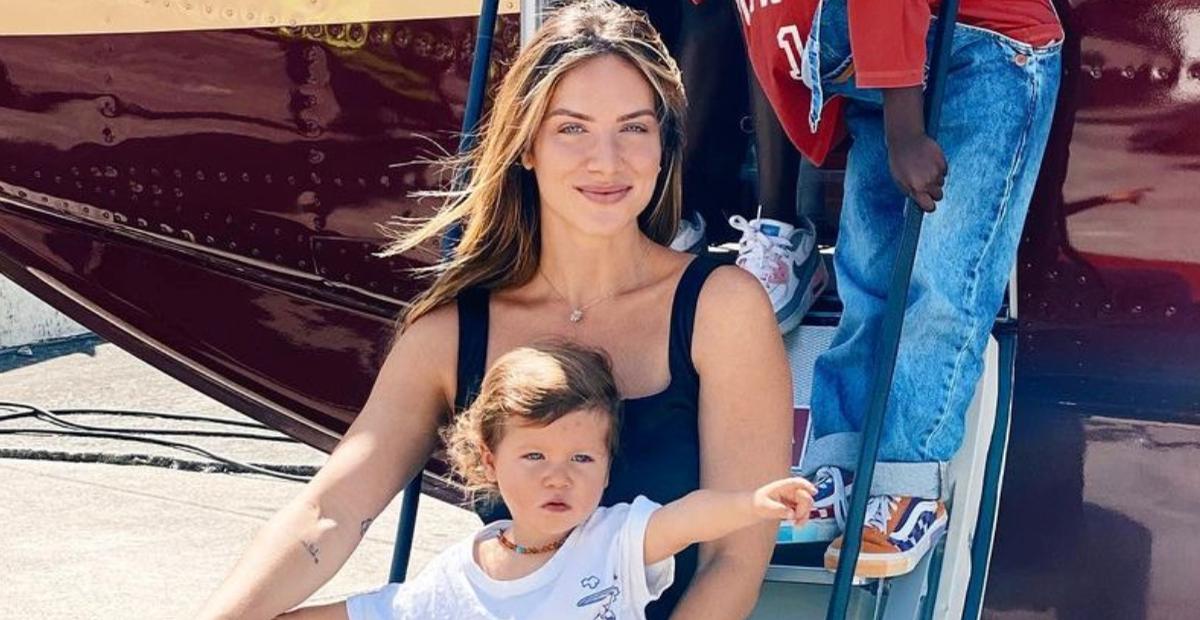 Giovanna Ewbank mostra Zyan vestido de Super Homem e se derrete: ”Sem condições”