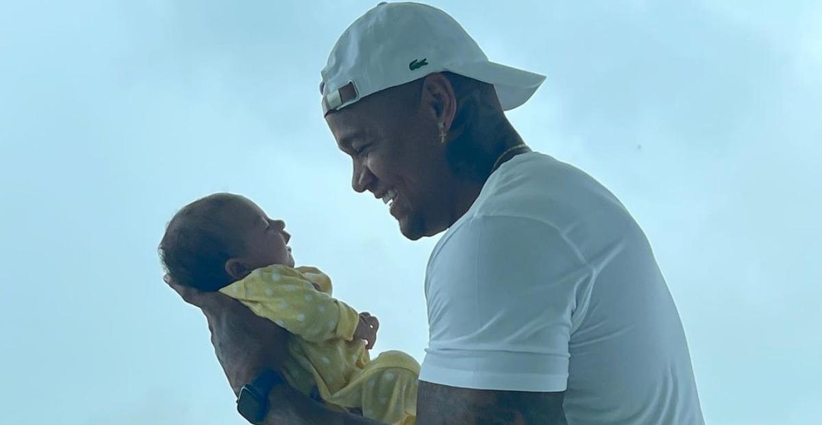 Léo Santana esbanja molejo em vídeo com a filha, Liz, e encanta a web: ”Fofura demais”