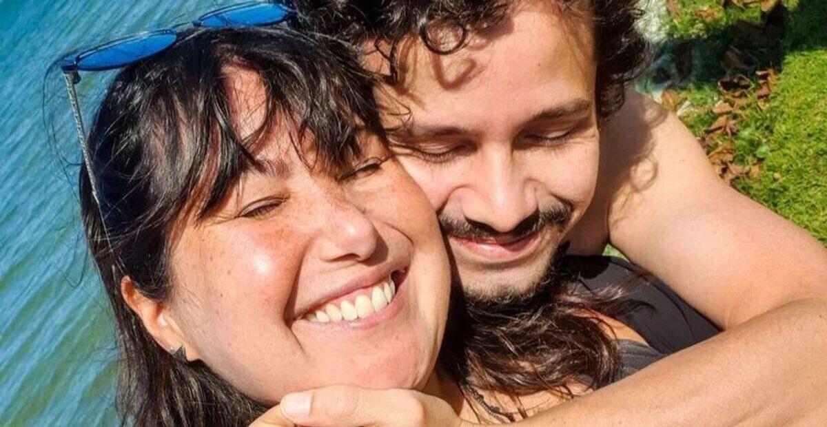 Mariana Xavier compartilha cliques românticos ao lado do namorado em Arraial do Cabo
