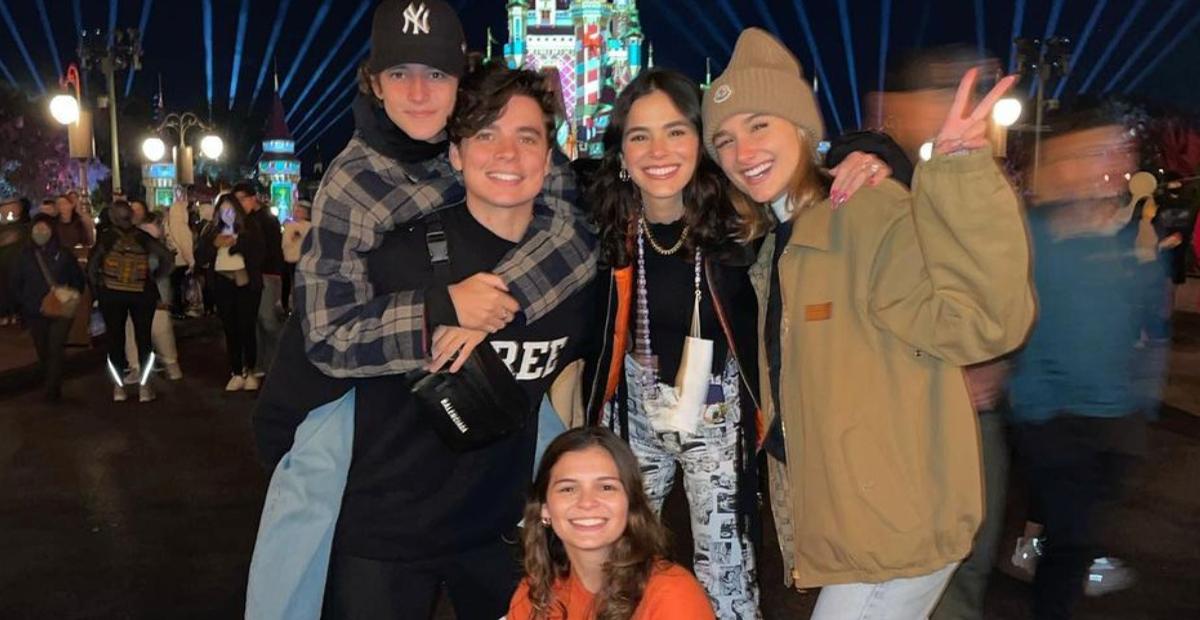 Sasha Meneghel curte passeio na Disney com o marido e Bruna Marquezine