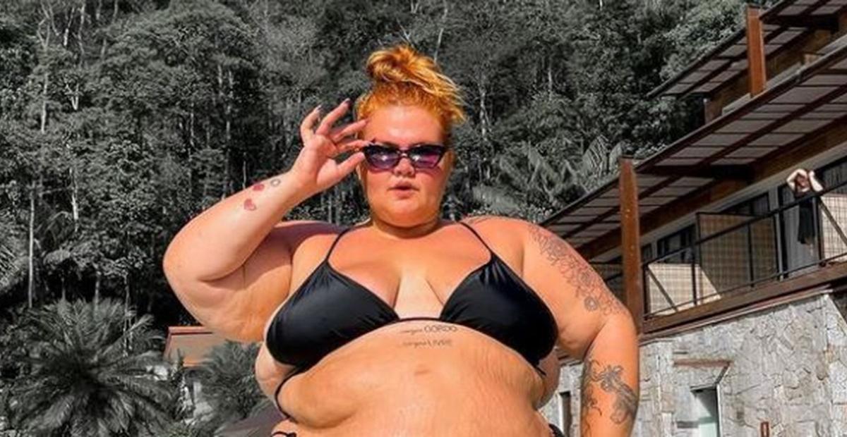 Thais Carla surpreende com lingerie de Natal e eleva temperatura na web: ”Sexy e linda”