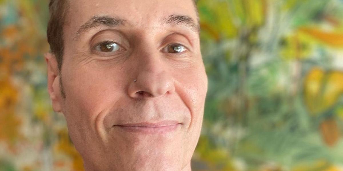 Dinho Ouro Preto visita pirâmides no Egito em passeio turístico dos sonhos