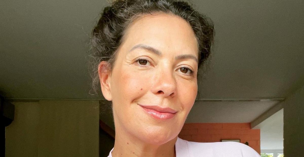 Grávida de gêmeos, Fabiula Nascimento posa nua para ensaio