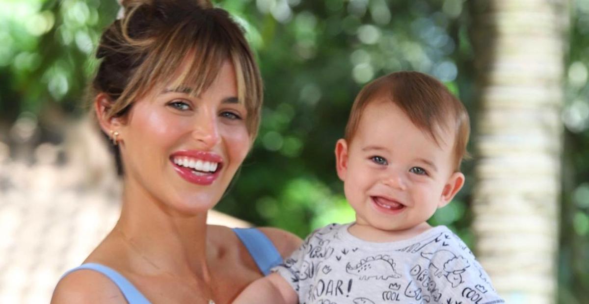 Lorena Carvalho surge em fotos lindas com o filho e se derrete: ”Meu presente de Natal”