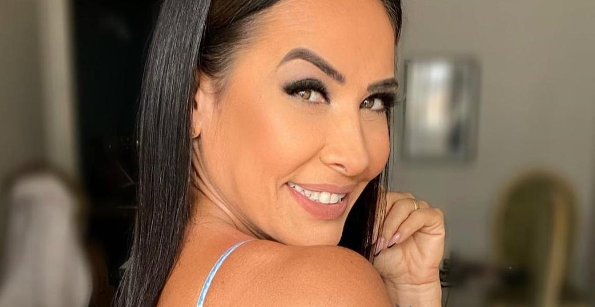 Scheila Carvalho esbanja corpão sarado durante treino com personal e leva web à loucura