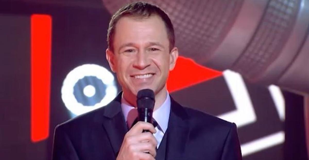 Tiago Leifert é homenageado na final do ‘The Voice Brasil’ e se emociona: ”É amor, mesmo!”