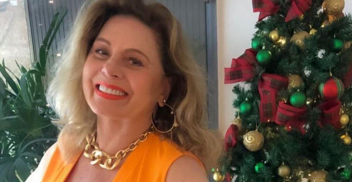 Vera Fischer aposta em look laranja para o Natal e arrasa em clique postado