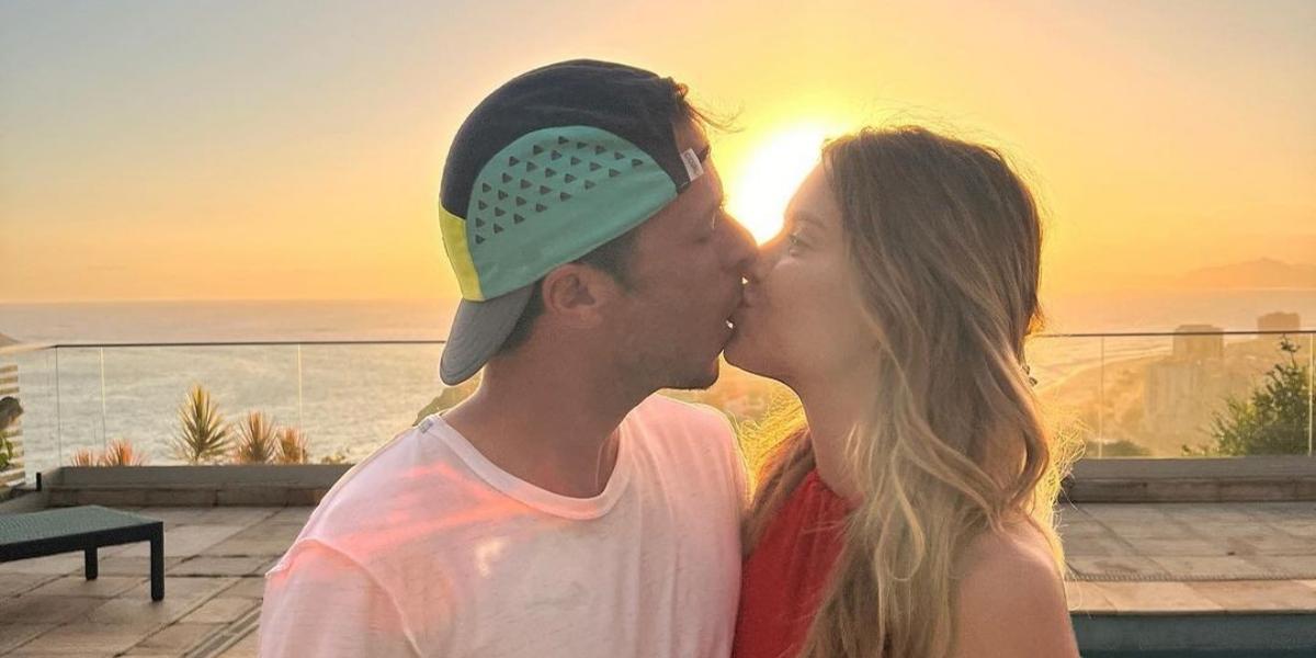 Carolina Dieckmann se declara para o marido em sequência de cliques divertidos: ”Comédia”
