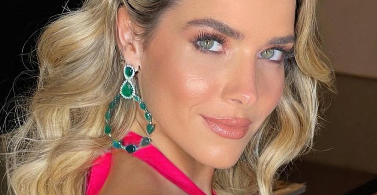De biquíni, Monique Alfradique exibe curvas esculturais na praia: ”Rio de Janeiro continua lindo”